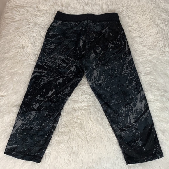 Adidas Techfit Black & Grey Medium Compression Cropped Leggings - Picture 5 of 6